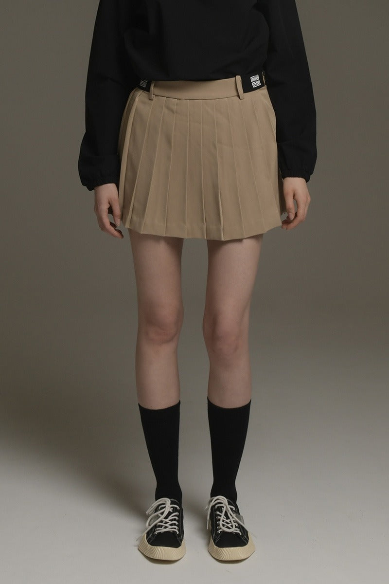 PLEATS & COLLAR