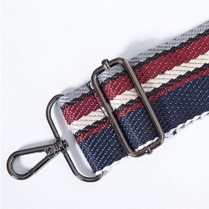 NUCUバランスボストンバッグ ベージュ ショルダーストラップ 金具
